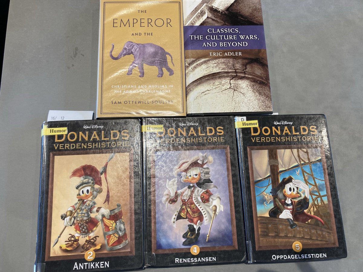 Fjernlån: tre bind Donalds verdenshistorie og to historiebøker
